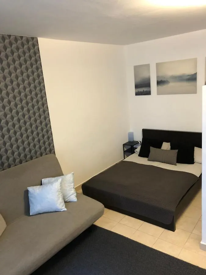 Downtown Rose Garden Apartments Whit Garage Opcional Budapeşte
